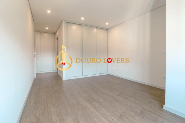 Apartamento T3 para Venda em Cedofeita, Santo Ildefonso, Sé, Miragaia, São Nicolau e Vitória Foto 18