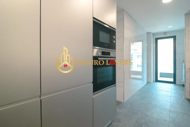 Apartamento T3 para Venda em Cedofeita, Santo Ildefonso, Sé, Miragaia, São Nicolau e Vitória Foto 7