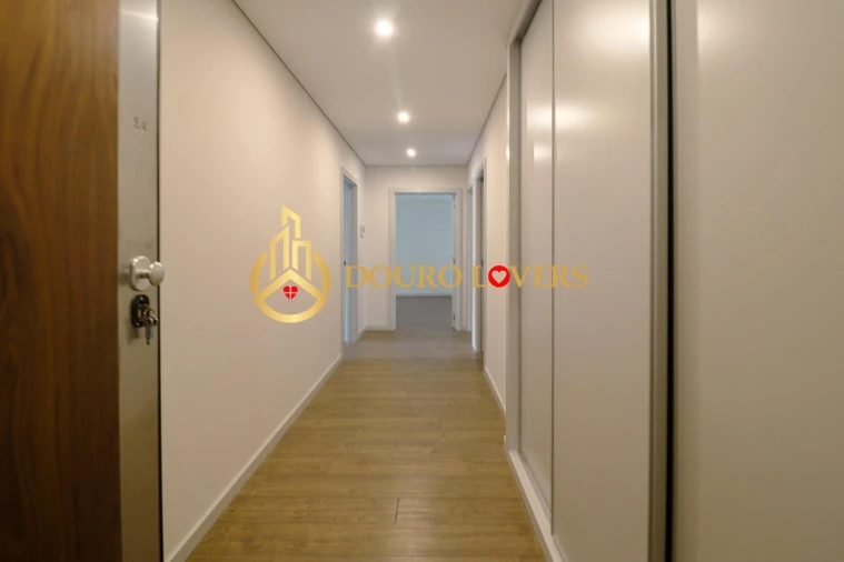 Apartamento T3 para Venda em Cedofeita, Santo Ildefonso, Sé, Miragaia, São Nicolau e Vitória Foto 7