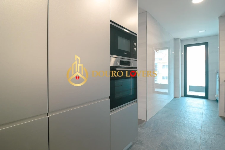 Apartamento T3 para Venda em Cedofeita, Santo Ildefonso, Sé, Miragaia, São Nicolau e Vitória Foto 8