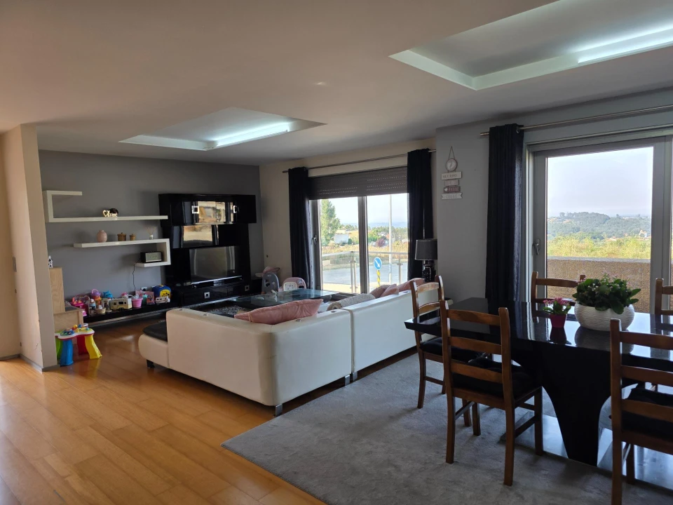 Moradia T6 para Venda em Escapães Foto 11