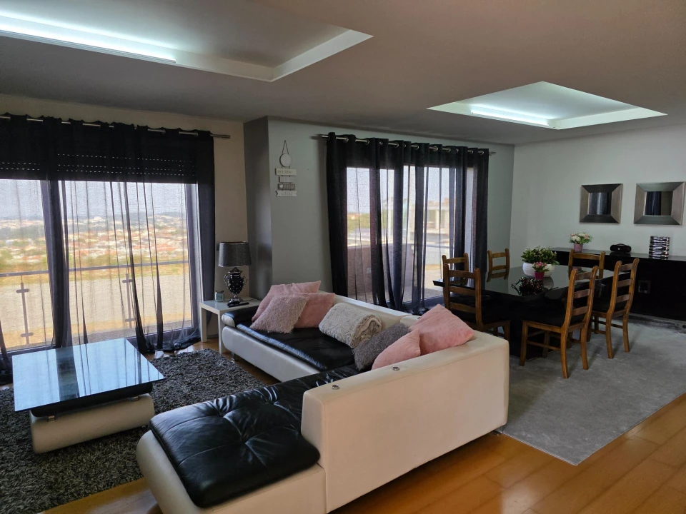 Moradia T6 para Venda em Escapães Foto 2