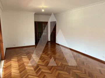 Moradia T4 para Venda em São Bernardo
