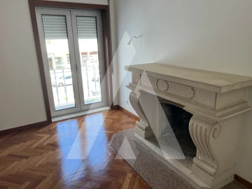 Moradia T4 para Venda em São Bernardo