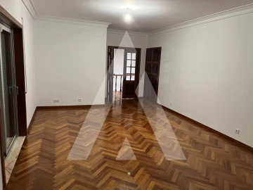 Moradia T4 para Venda em São Bernardo