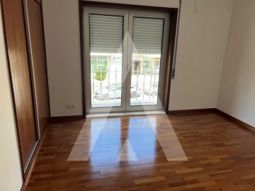 Moradia T4 para Venda em São Bernardo