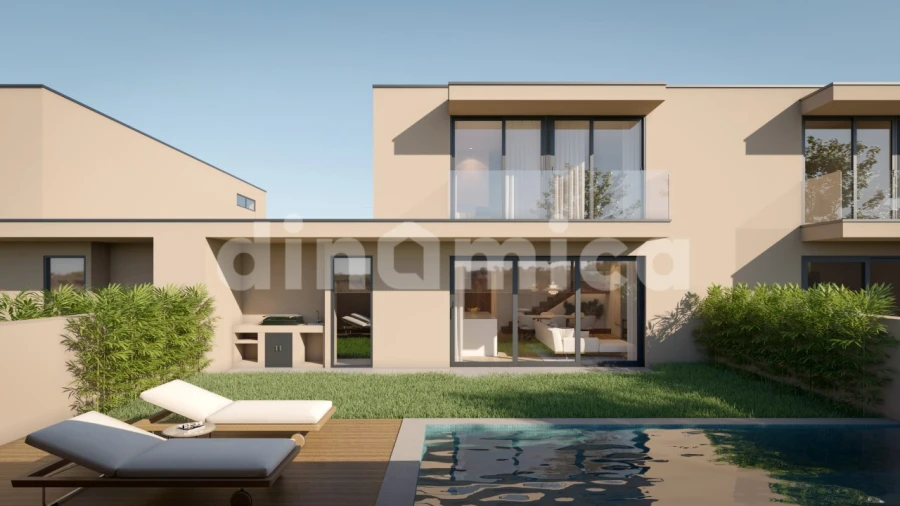 Moradia T3 para Venda em Ruivães e Novais Foto 1