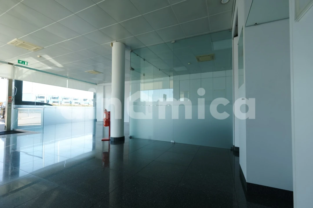 Loja para Arrendamento em Vila Nova de Famalicão e Calendário Foto 3