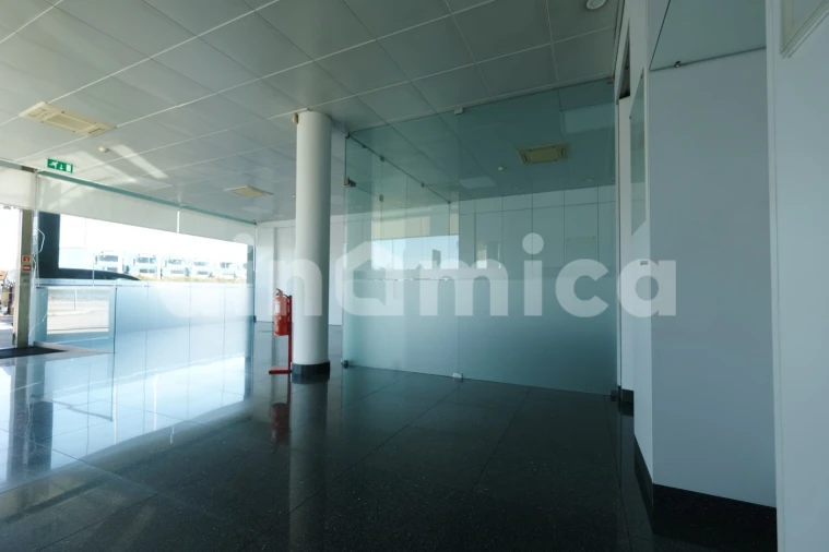 Loja para Arrendamento em Vila Nova de Famalicão e Calendário Foto 3