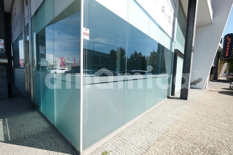 Loja para Arrendamento em Vila Nova de Famalicão e Calendário Foto 15