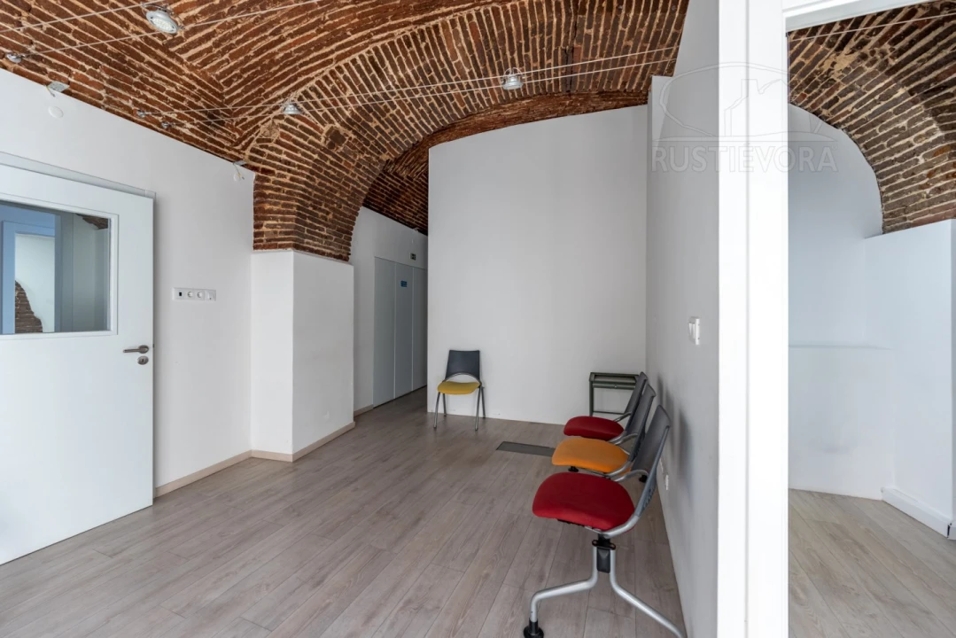 Loja para Arrendamento em Évora (São Mamede, Sé, São Pedro e Santo Antão) Foto 14