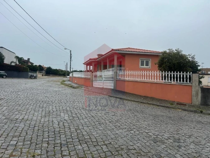 Moradia T3 para Venda em Nine Foto 27