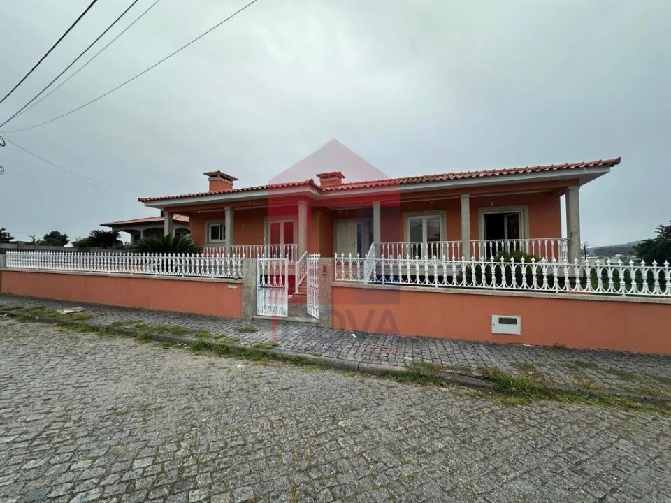 Moradia T3 para Venda em Nine Foto 1