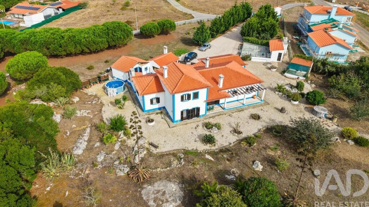 Moradia T4 para Venda em Reguengo Grande Foto 1