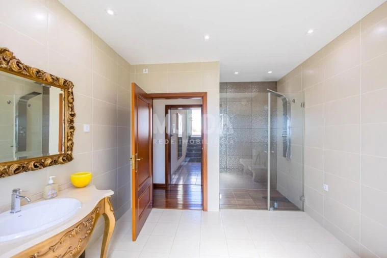 Moradia T5 para Venda em São Martinho da Gandara Foto 45