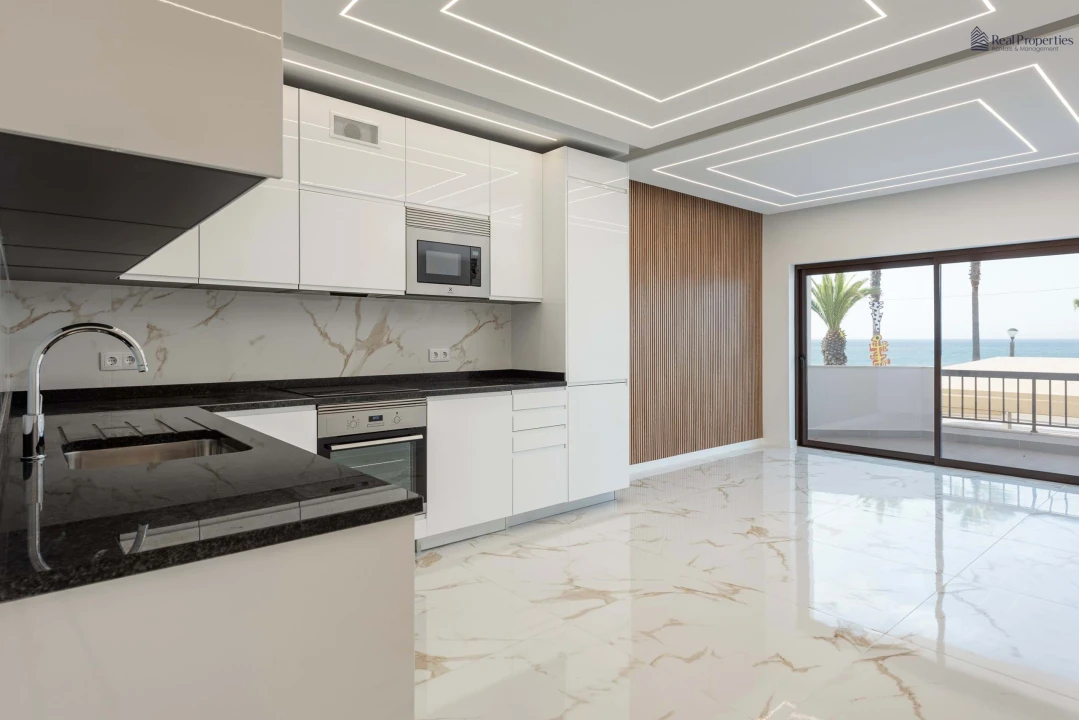 Apartamento T3 para Venda em Quarteira Foto 2