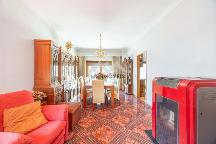 Moradia T5 para Venda em Rio Tinto Foto 3