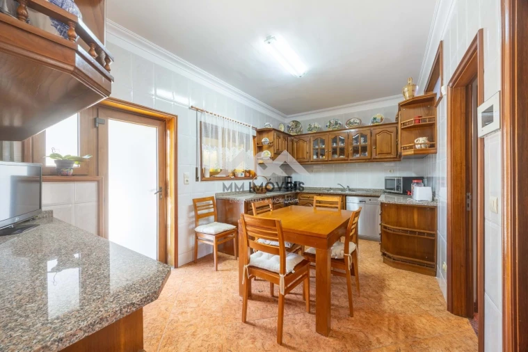 Moradia T5 para Venda em Rio Tinto Foto 2