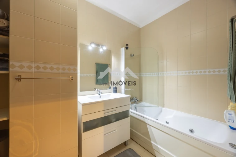 Apartamento T1 para Venda em Santa Marinha Foto 7