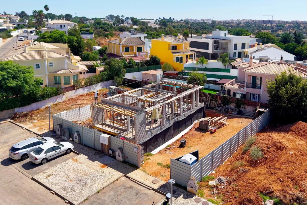 Moradia T4 para Venda em Alvor Foto 1