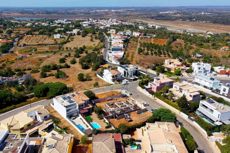 Moradia T4 para Venda em Alvor Foto 27