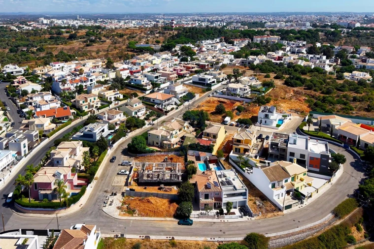 Moradia T4 para Venda em Alvor Foto 14