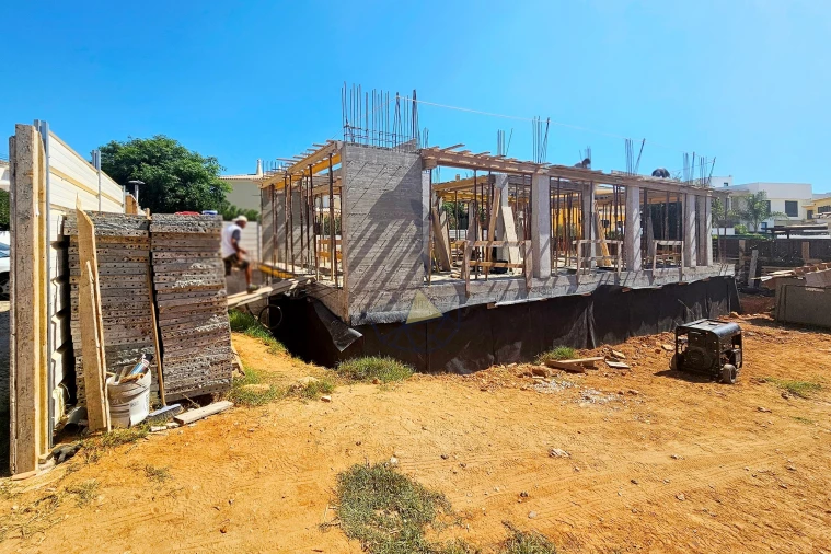 Moradia T4 para Venda em Alvor Foto 2