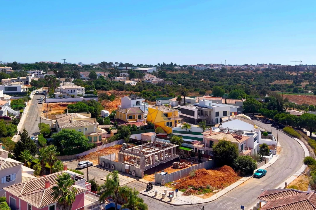 Moradia T4 para Venda em Alvor Foto 8