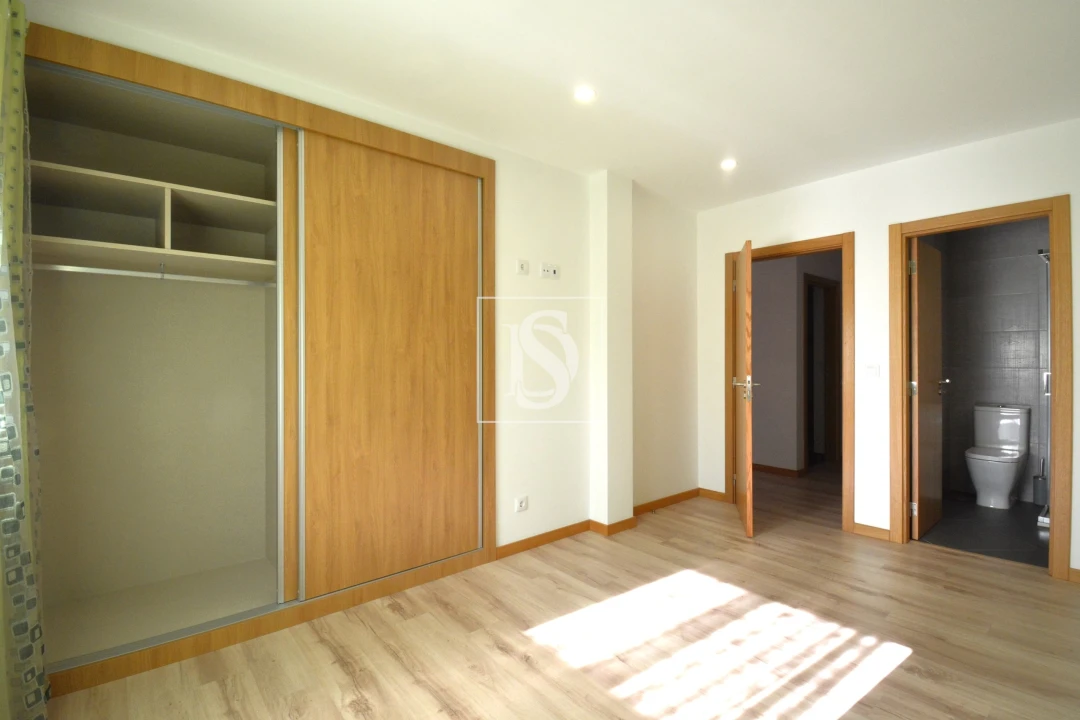 Apartamento T3 para Venda em Sé, Santa Maria e Meixedo Foto 10