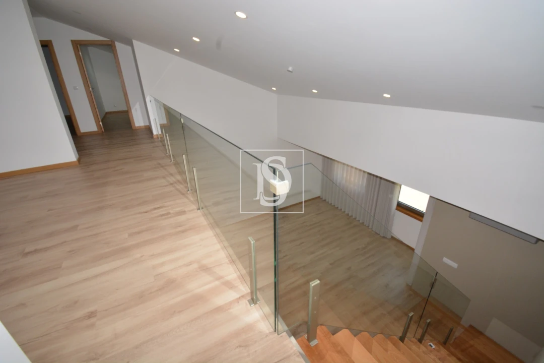 Apartamento T3 para Venda em Sé, Santa Maria e Meixedo Foto 3