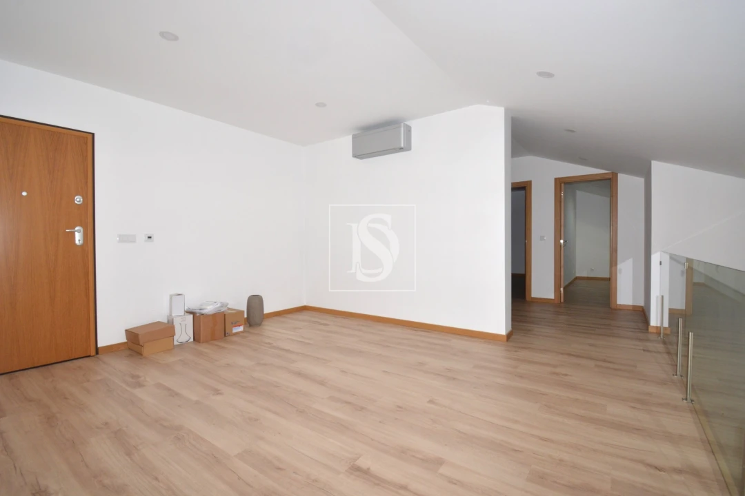 Apartamento T3 para Venda em Sé, Santa Maria e Meixedo Foto 4