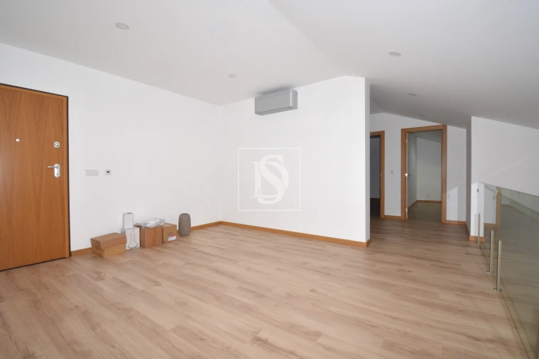 Apartamento T3 para Venda em Sé, Santa Maria e Meixedo Foto 4