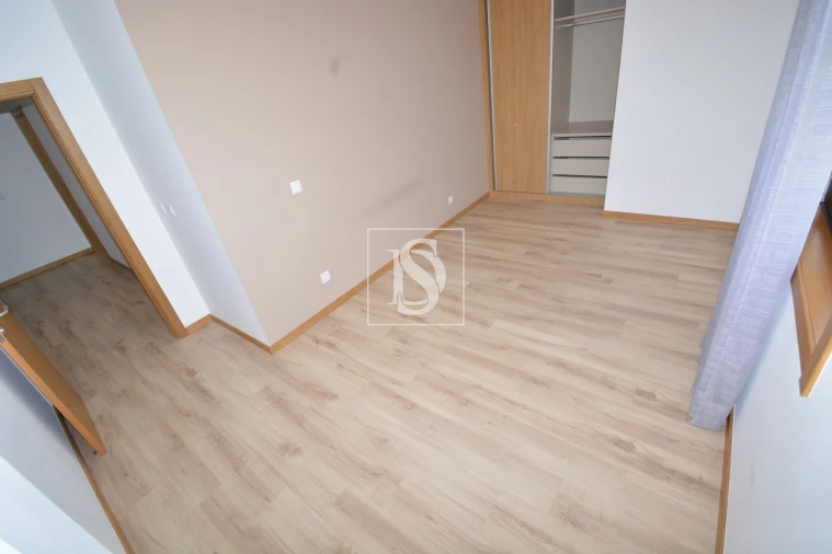 Apartamento T3 para Venda em Sé, Santa Maria e Meixedo Foto 9