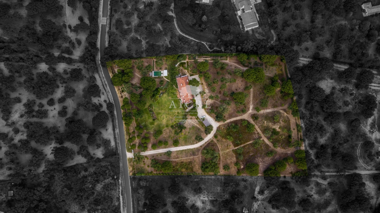 Moradia T5 para Venda em Santo Estêvão Foto 5