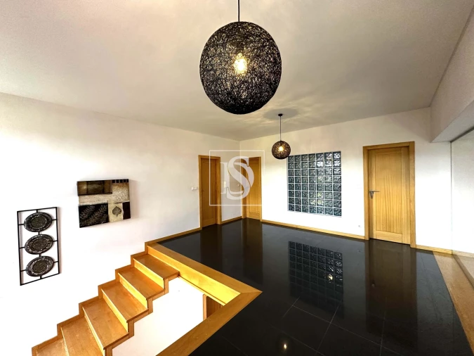 Moradia T5 para Venda em Troporiz e Lapela Foto 17