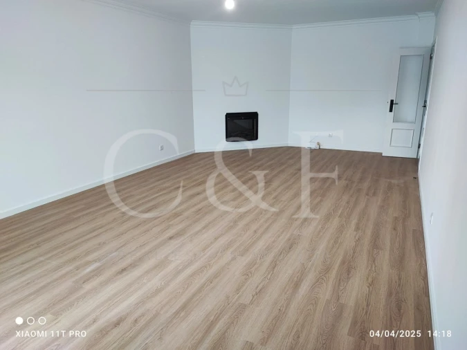 Apartamento T2 para Venda em Agualva e Mira-Sintra Foto 12