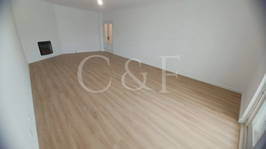 Apartamento T2 para Venda em Agualva e Mira-Sintra Foto 14