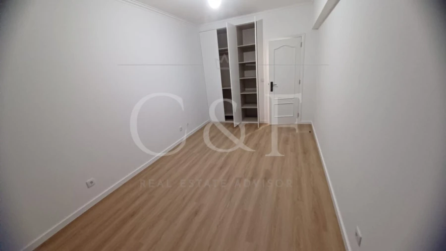 Apartamento T2 para Venda em Agualva e Mira-Sintra Foto 17