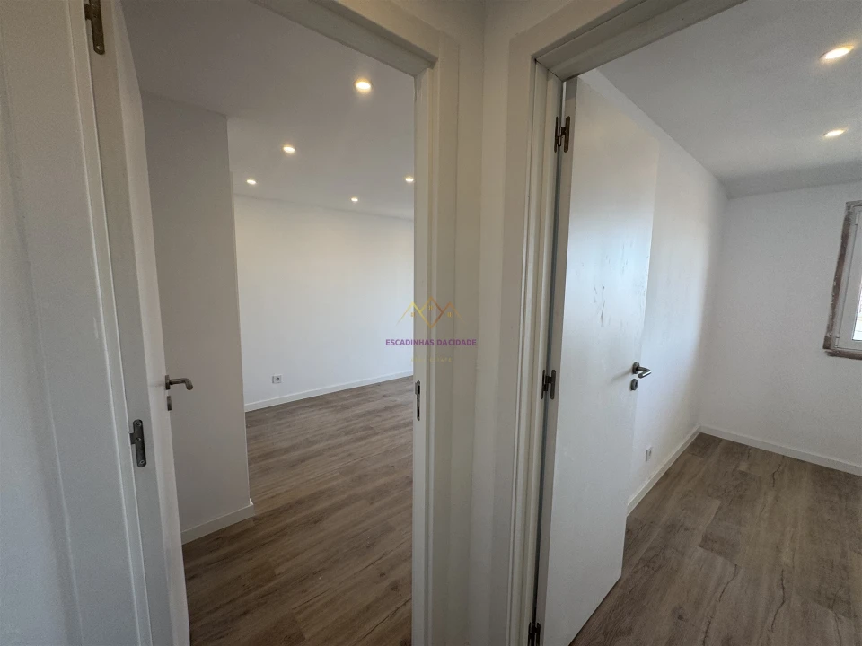 Apartamento T2 para Venda em Camarate, Unhos e Apelação Foto 7