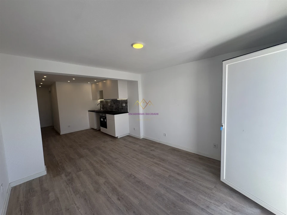 Apartamento T2 para Venda em Camarate, Unhos e Apelação Foto 4
