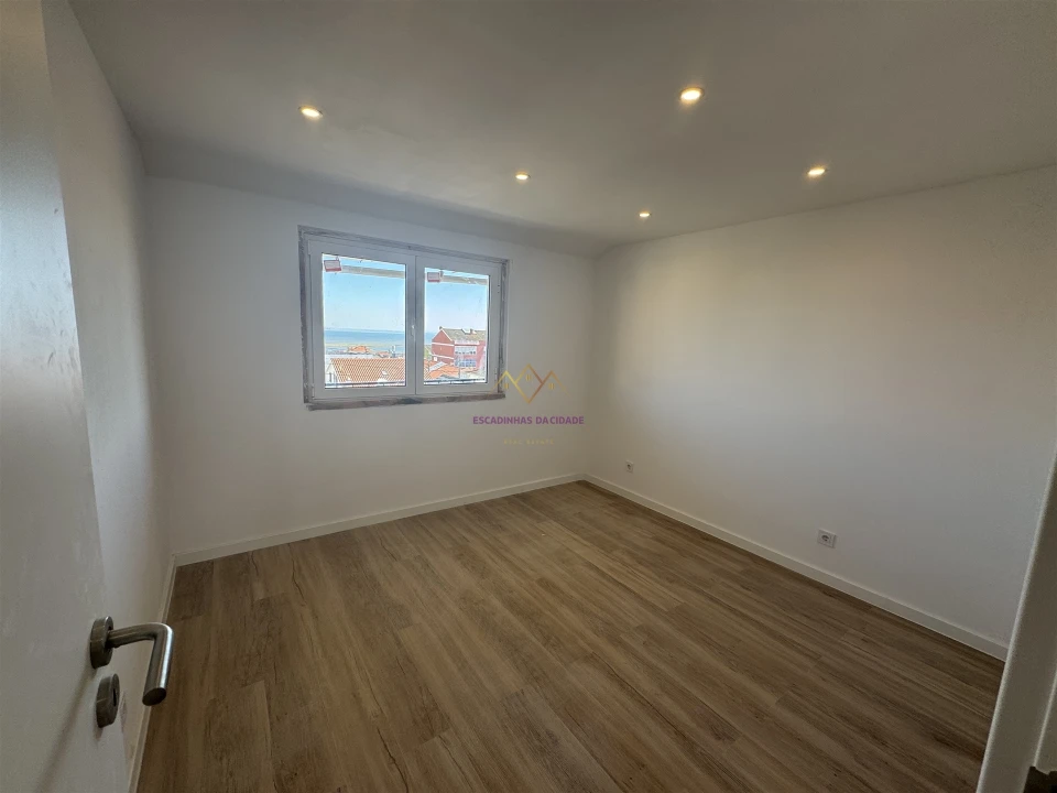 Apartamento T2 para Venda em Camarate, Unhos e Apelação Foto 15