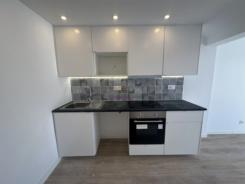 Apartamento T2 para Venda em Camarate, Unhos e Apelação Foto 5