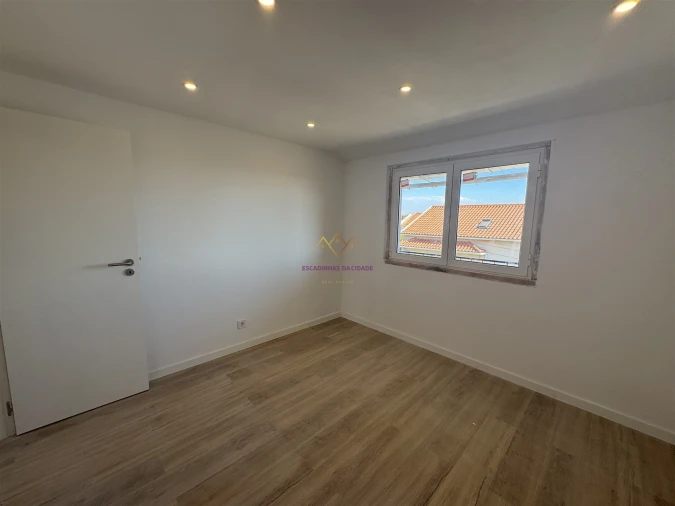 Apartamento T2 para Venda em Camarate, Unhos e Apelação Foto 14