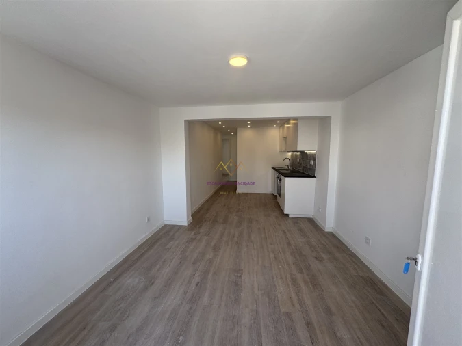 Apartamento T2 para Venda em Camarate, Unhos e Apelação Foto 3