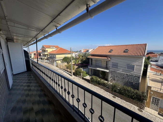 Apartamento T2 para Venda em Camarate, Unhos e Apelação Foto 13