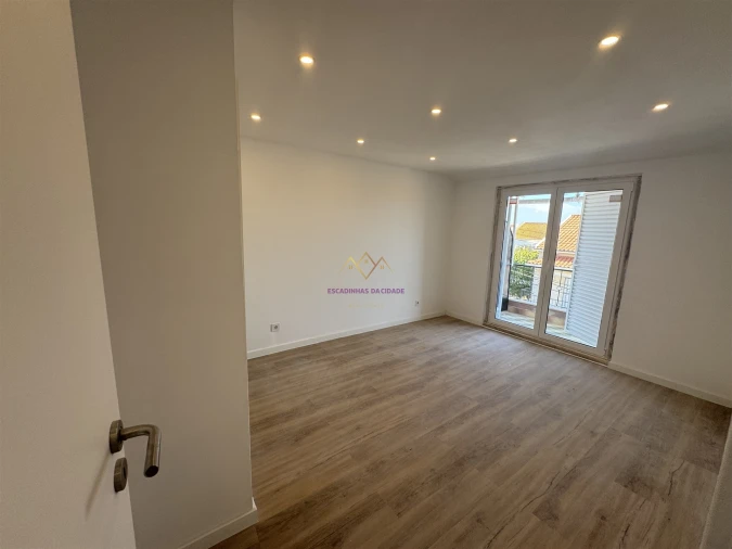 Apartamento T2 para Venda em Camarate, Unhos e Apelação Foto 11