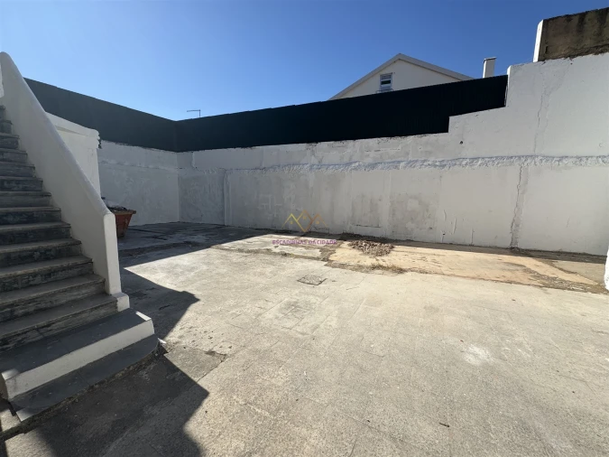 Apartamento T2 para Venda em Camarate, Unhos e Apelação Foto 25