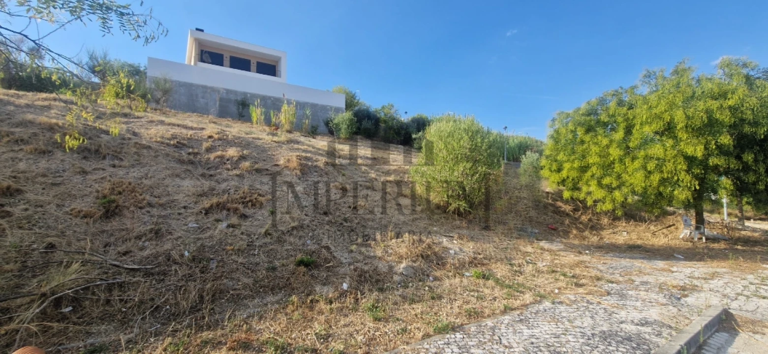 Terreno para Venda em Carregado e Cadafais Foto 1