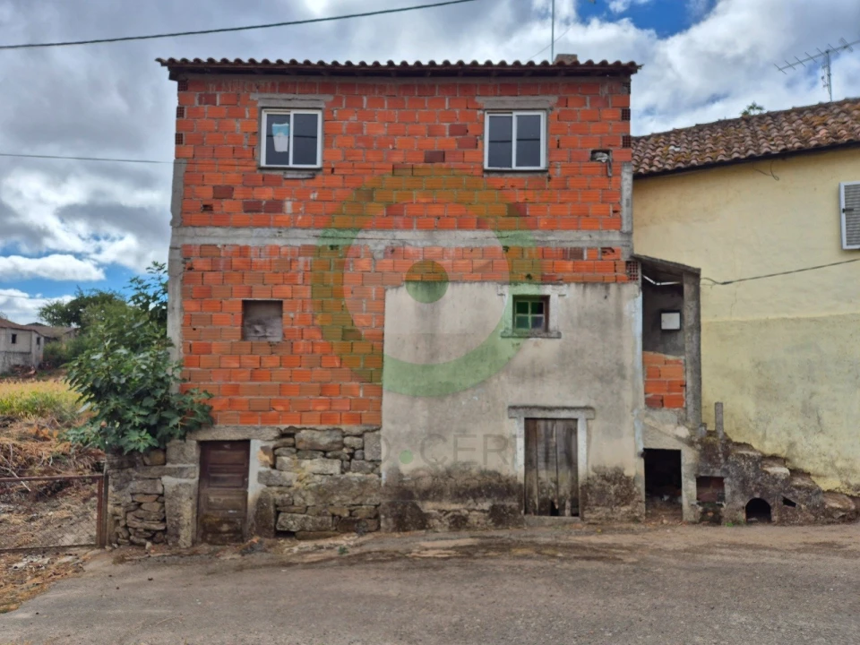 Moradia T1 para Venda em São João da Corveira Foto 1