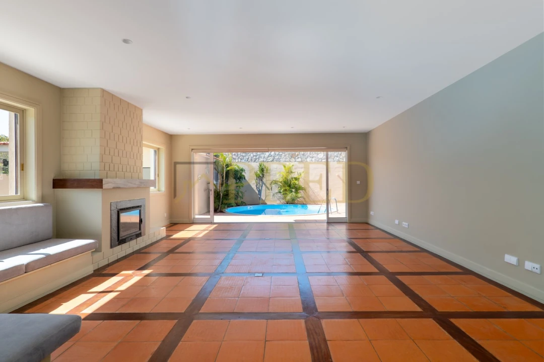 Moradia T5 para Arrendamento em Arcozelo Foto 8